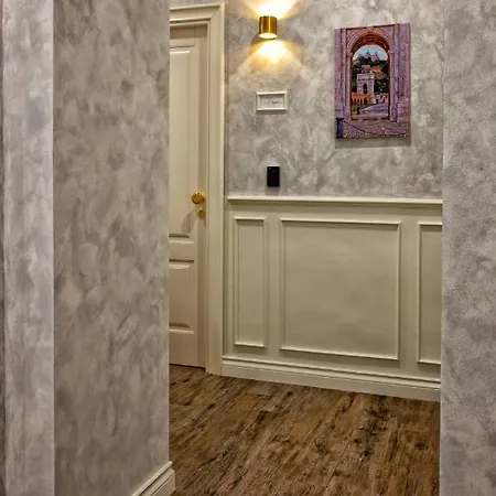 E Riviera Luxury Анкона